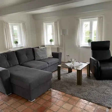 Hues In't Doerp Holiday home Oevenum